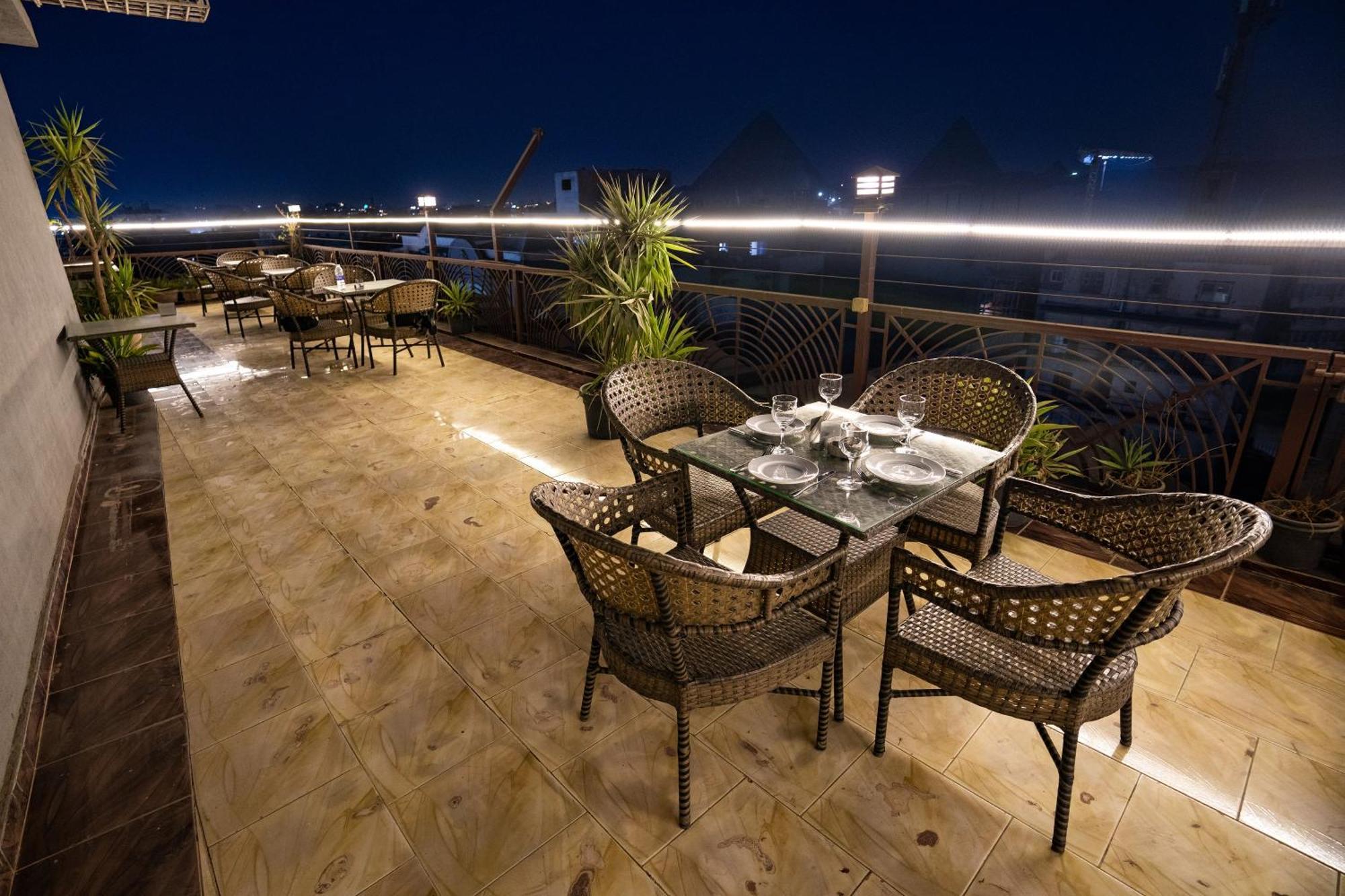 Pyramids Gem Plaza Hotell Kafret el-Gabal Exteriör bild